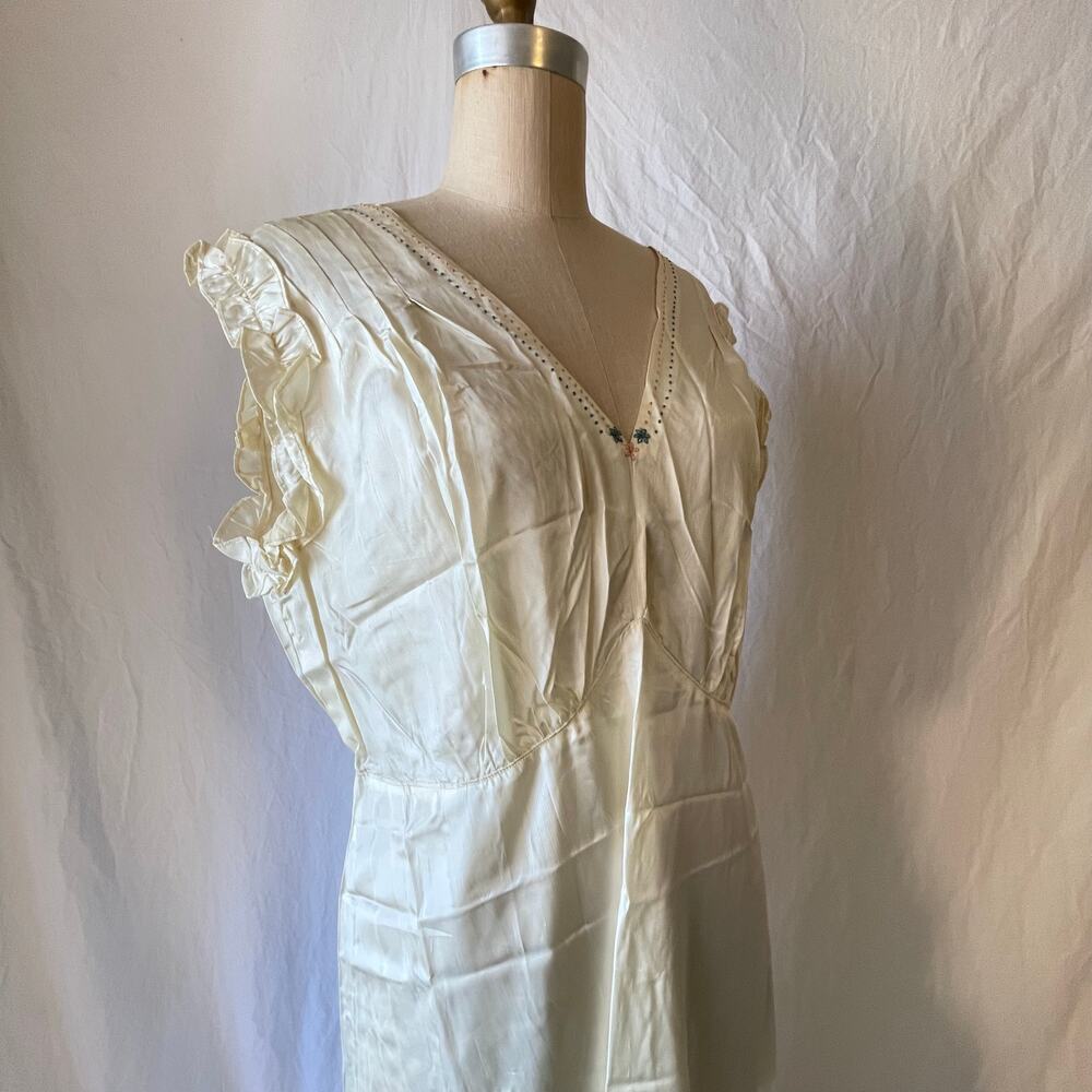 Vtg 1940s Ivory Rayon Taffeta Nightgown Hostess Gown Diamond Midriff Ruffle 40s - Picture 3 of 16